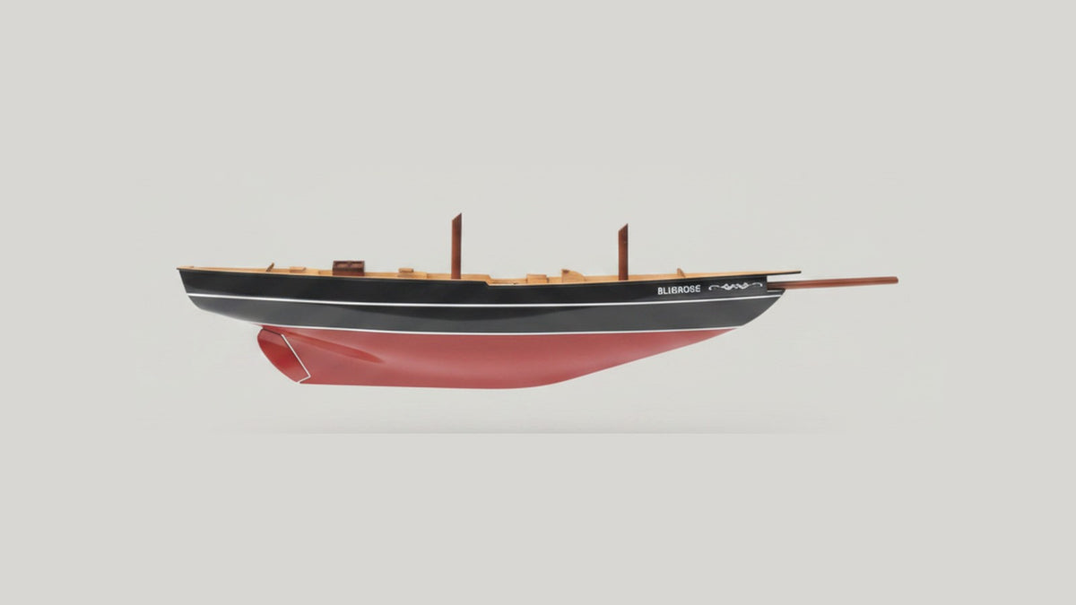Half hull models on the wall: effect, height and hanging