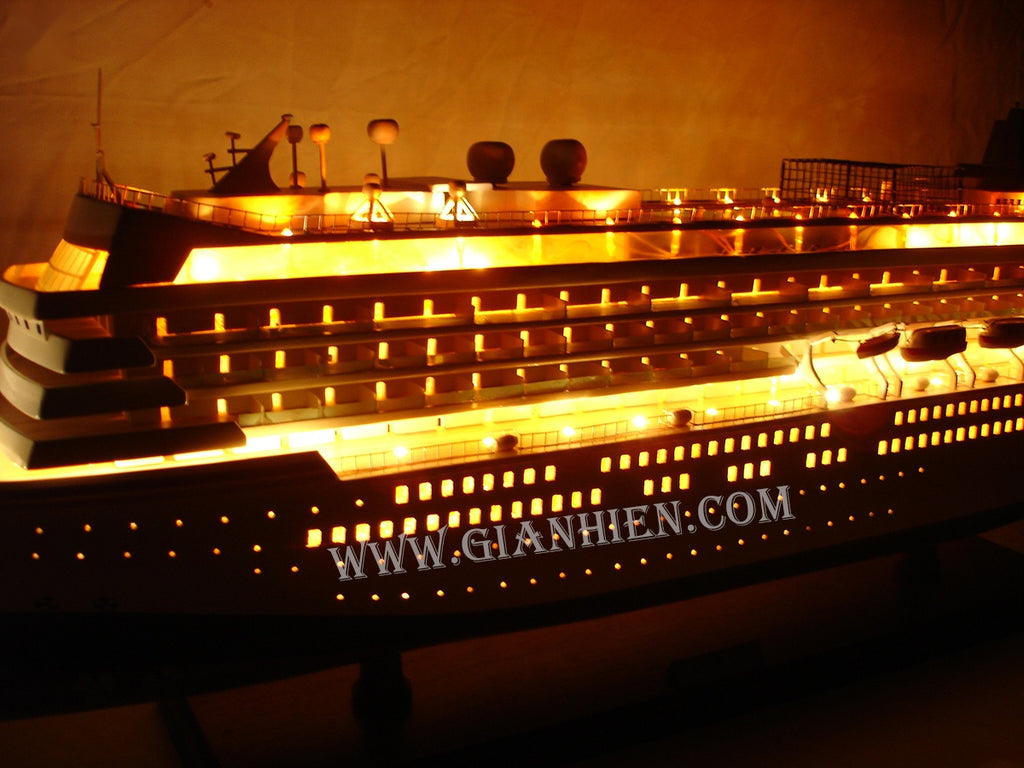 Model Ocean Liner ASUKA II with Lights 103 x 17 x H. 34 cm