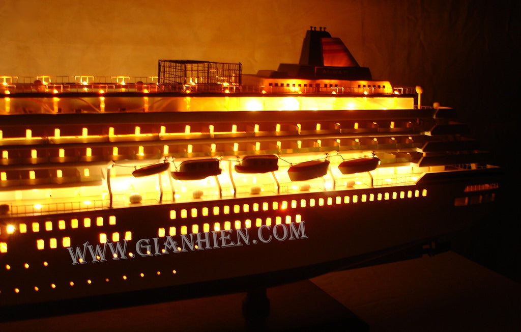 Model Ocean Liner ASUKA II with Lights 103 x 17 x H. 34 cm