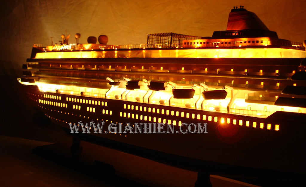 Model Ocean Liner ASUKA II with Lights 103 x 17 x H. 34 cm