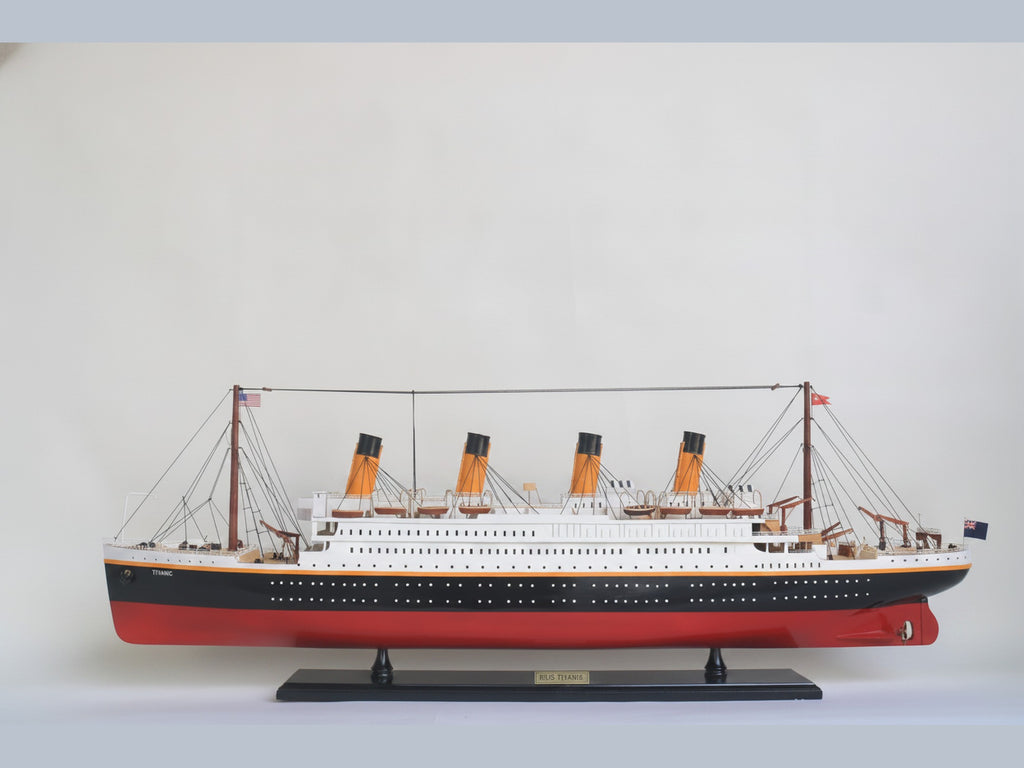 Model Ocean Liner RMS Titanic Painted 100 x 11 x H. 34 cm
