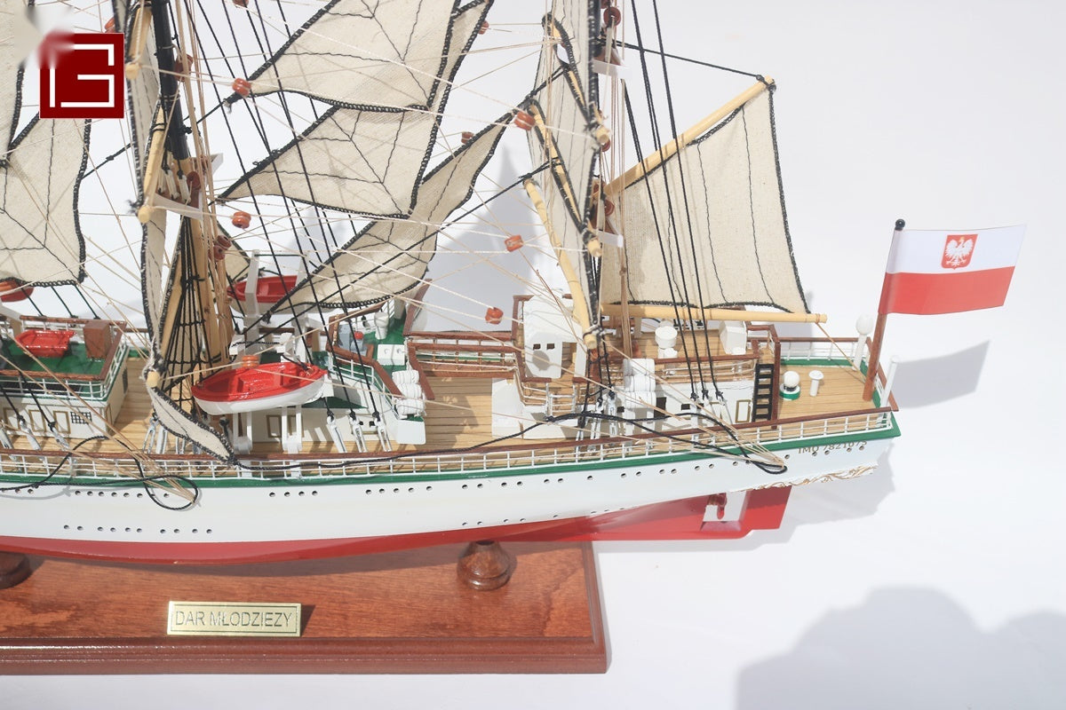 Modellsegelschiff DAR Mlodziezy 1982 Poland 71 x 16 x H. 45 cm