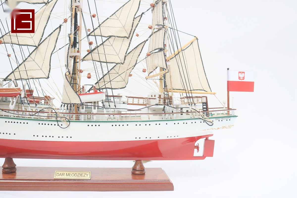 Modellsegelschiff DAR Mlodziezy 1982 Poland 71 x 16 x H. 45 cm