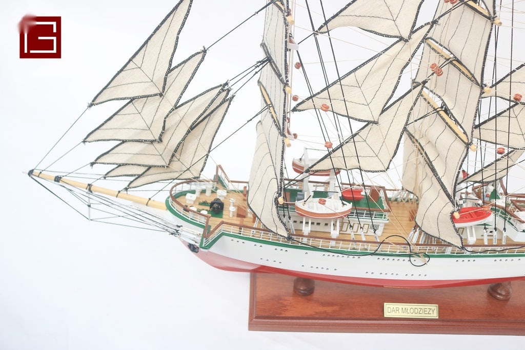 Modellsegelschiff DAR Mlodziezy 1982 Poland 71 x 16 x H. 45 cm