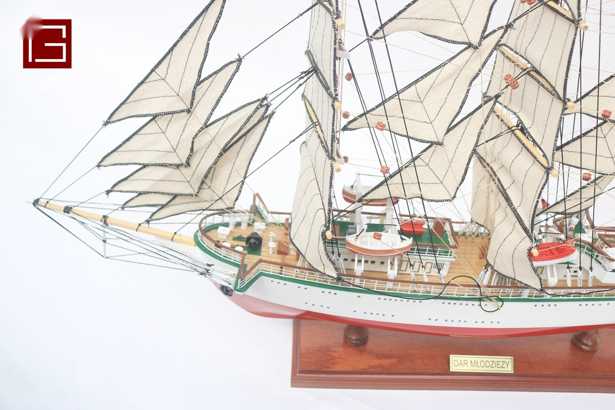Modellsegelschiff DAR Mlodziezy 1982 Poland 71 x 16 x H. 45 cm