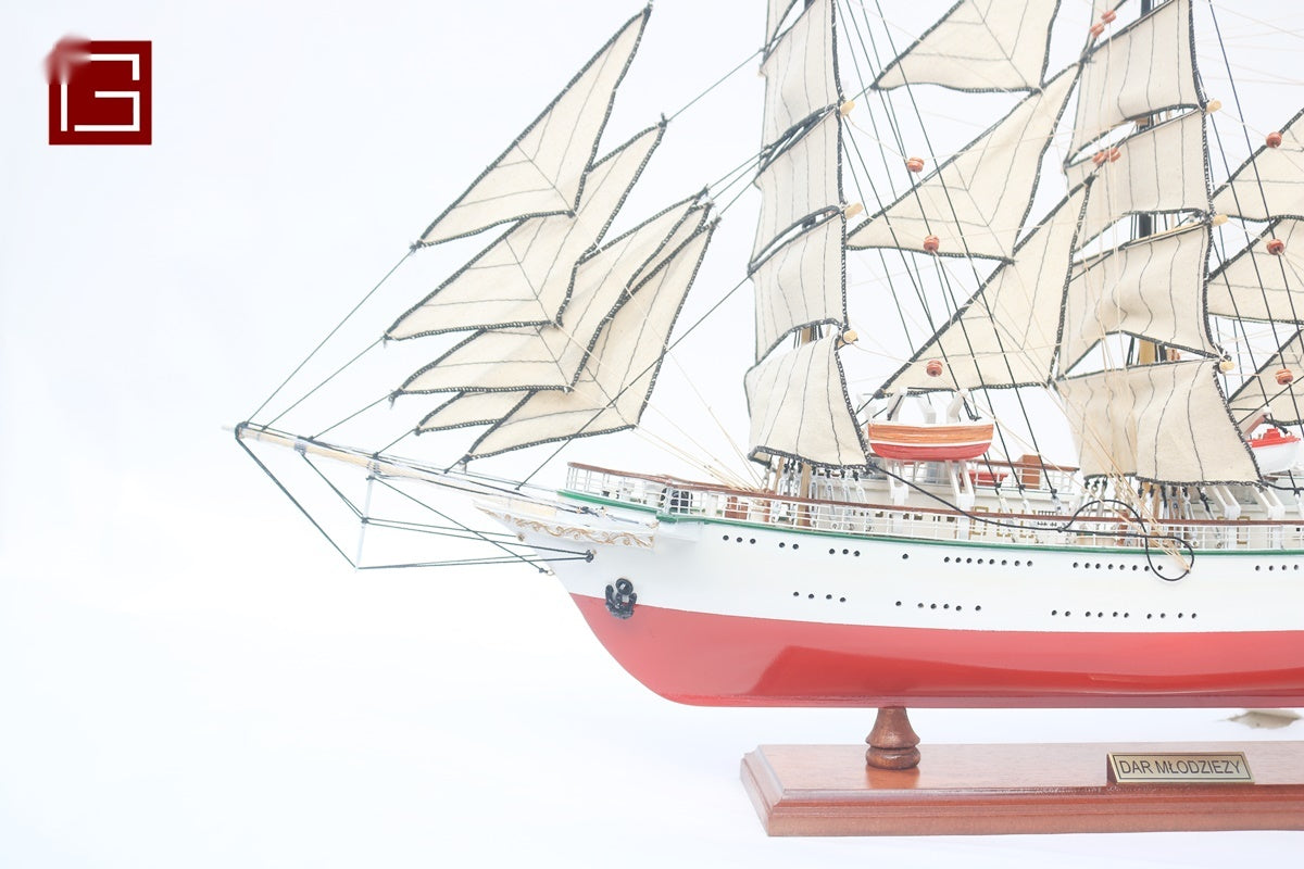Modellsegelschiff DAR Mlodziezy 1982 Poland 71 x 16 x H. 45 cm