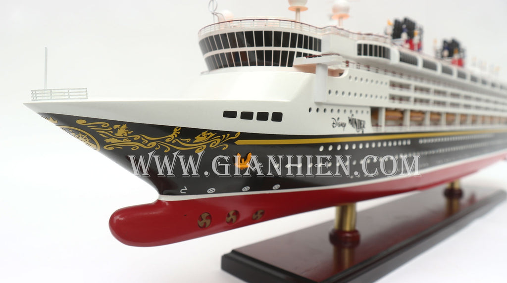 Model Ocean Liner Disney Wonder 82 x 12 x H. 26 cm