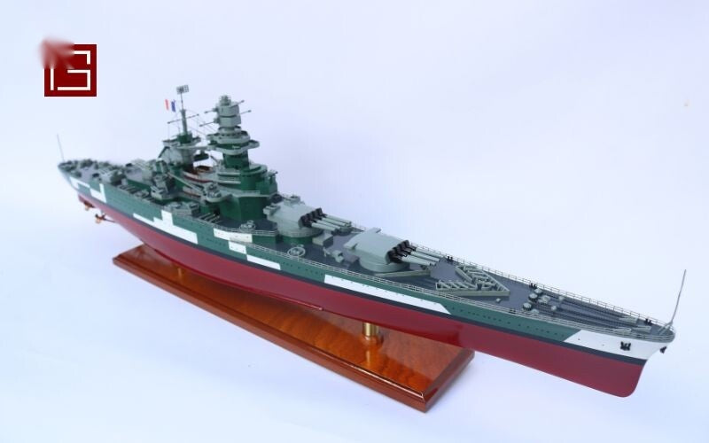 Modell-Kriegsschiff French battleship Richelieu 101 x 13 x H. 30 cm