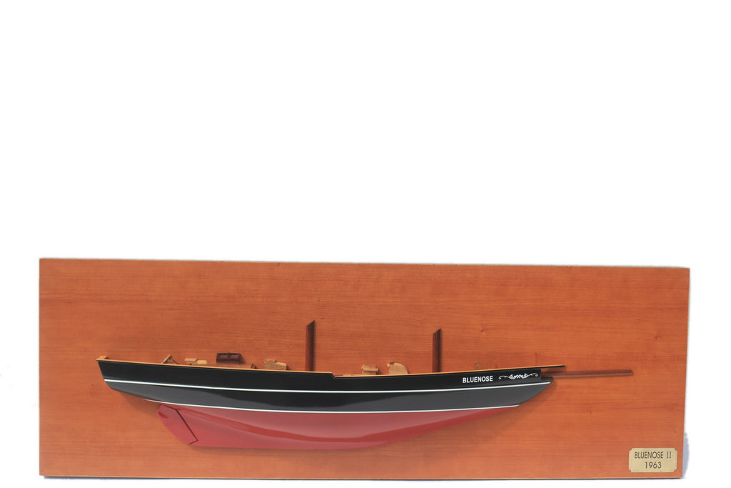 Halbmodell Bluenose II 90 x 10 x H. 30 cm
