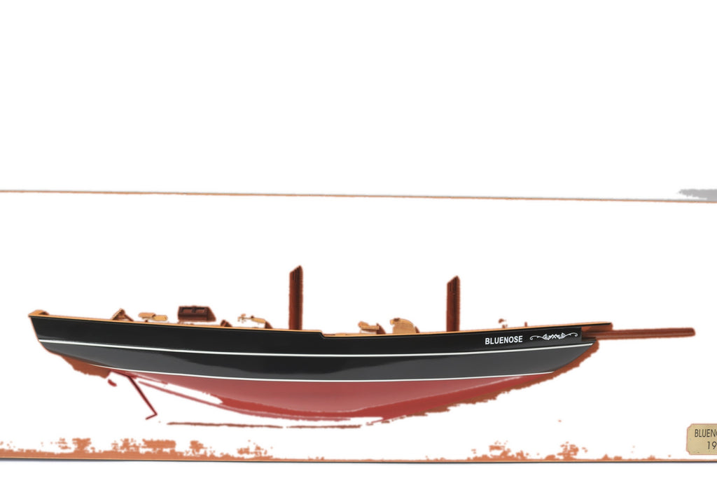 Halbmodell Bluenose II 90 x 10 x H. 30 cm