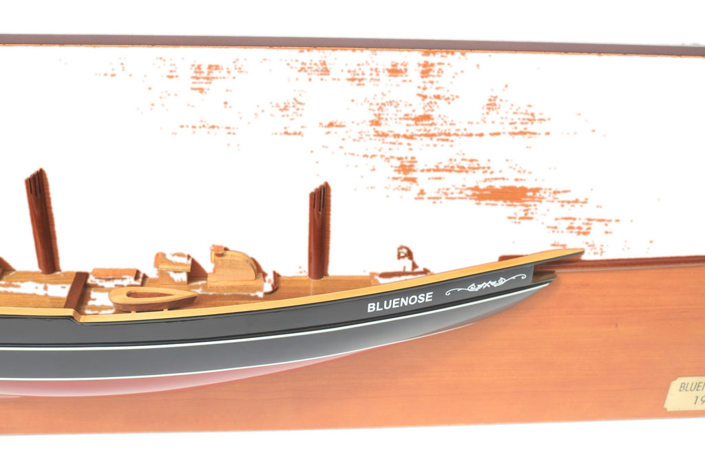 Halbmodell Bluenose II 90 x 10 x H. 30 cm