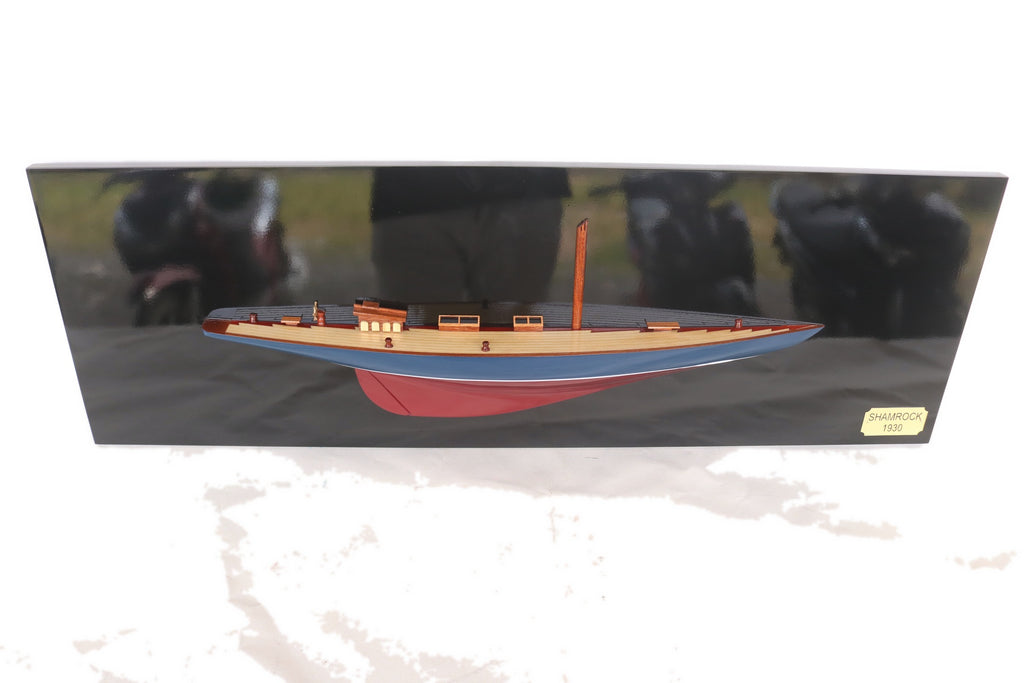 Half-Hull Model Shamrock 90 x 10 x H. 30 cm