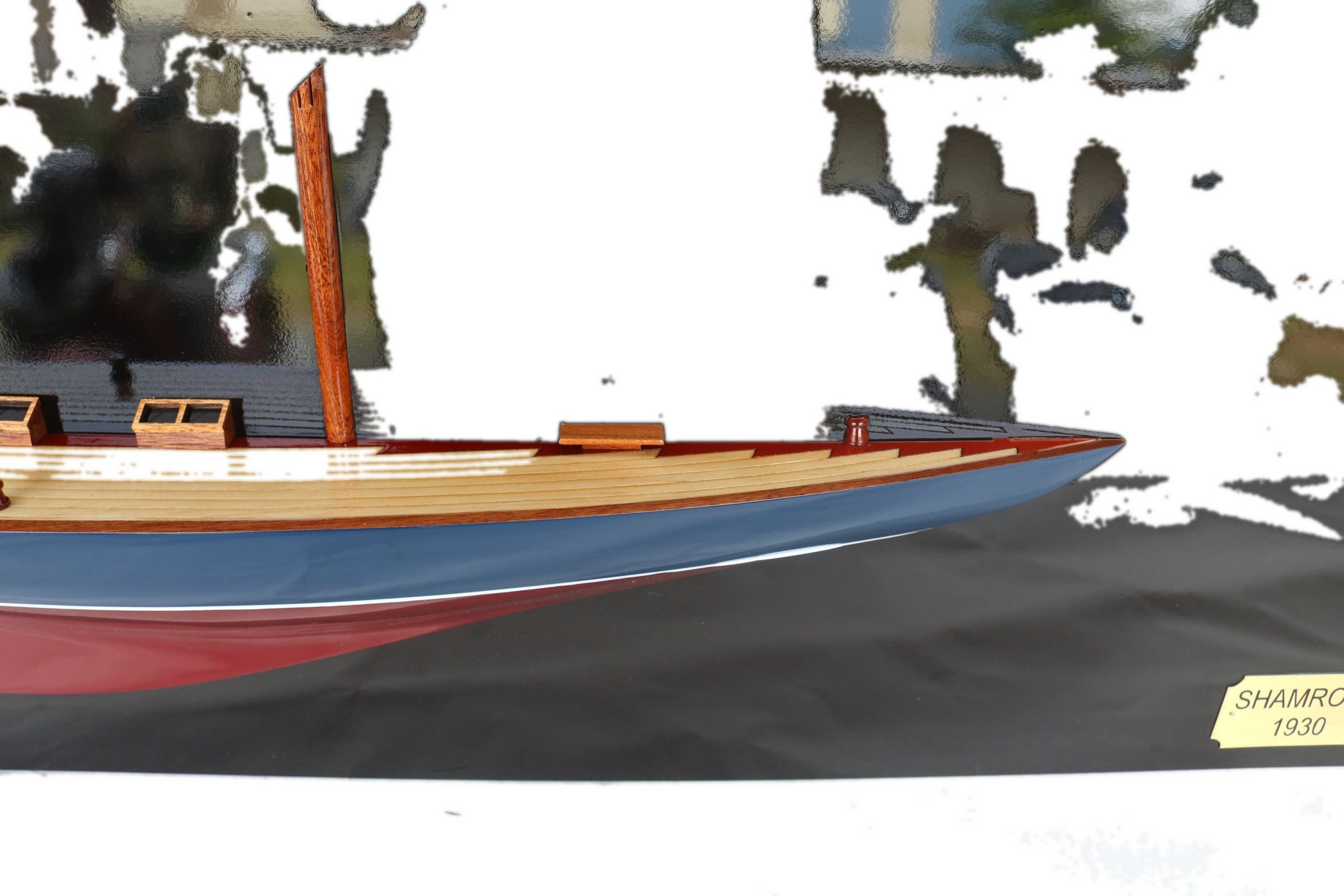 Half-Hull Model Shamrock 90 x 10 x H. 30 cm