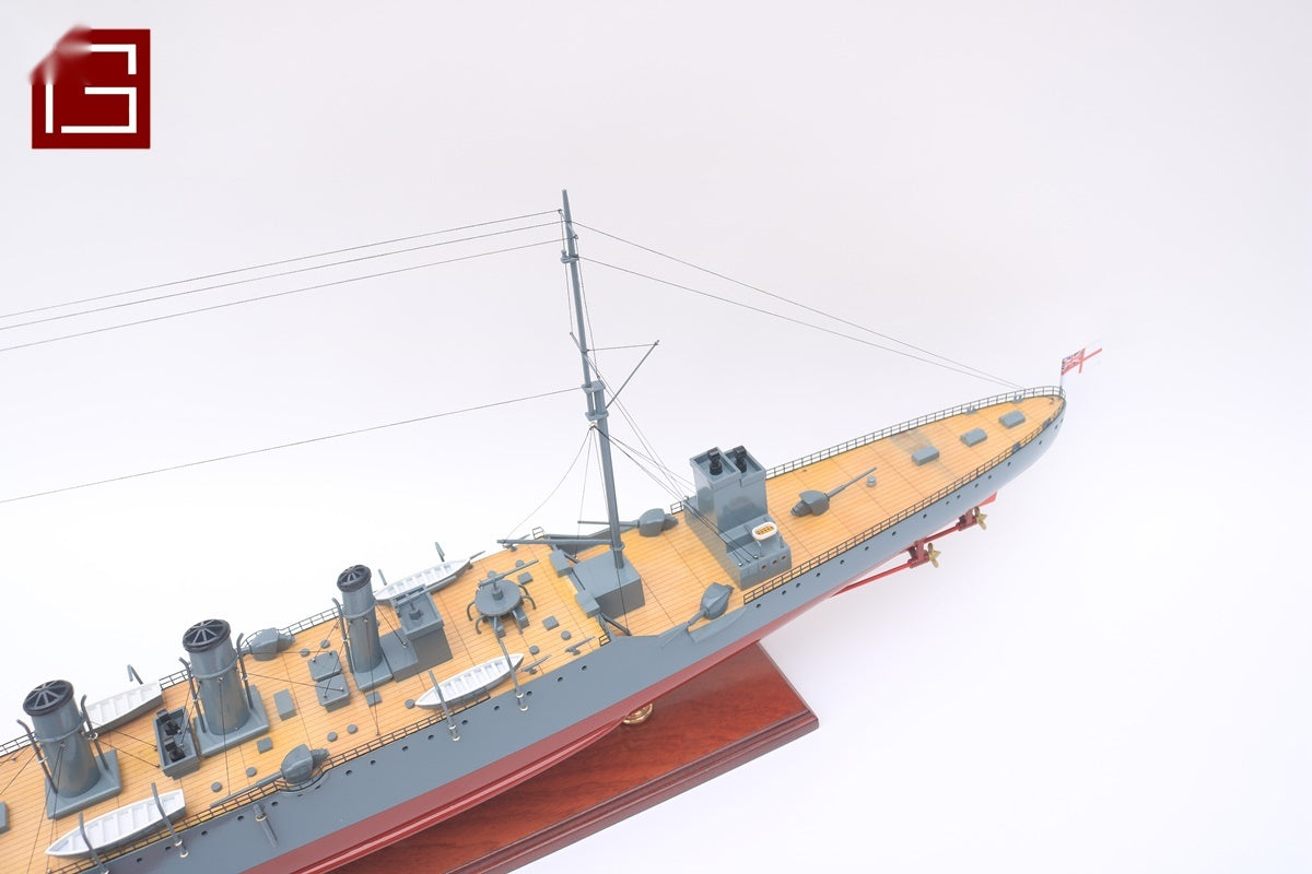 Model Ship HMAS Sydney : The Pre-War Years (1913-1914) 100 x 11 x H. 43 cm