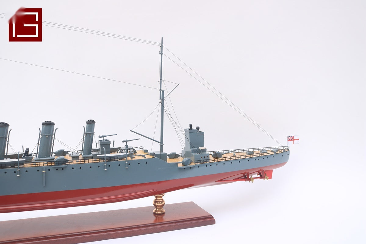Model Ship HMAS Sydney : The Pre-War Years (1913-1914) 100 x 11 x H. 43 cm