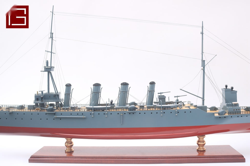 Model Ship HMAS Sydney : The Pre-War Years (1913-1914) 100 x 11 x H. 43 cm