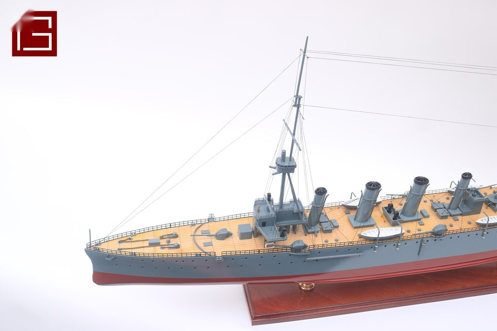 Model Ship HMAS Sydney : The Pre-War Years (1913-1914) 100 x 11 x H. 43 cm