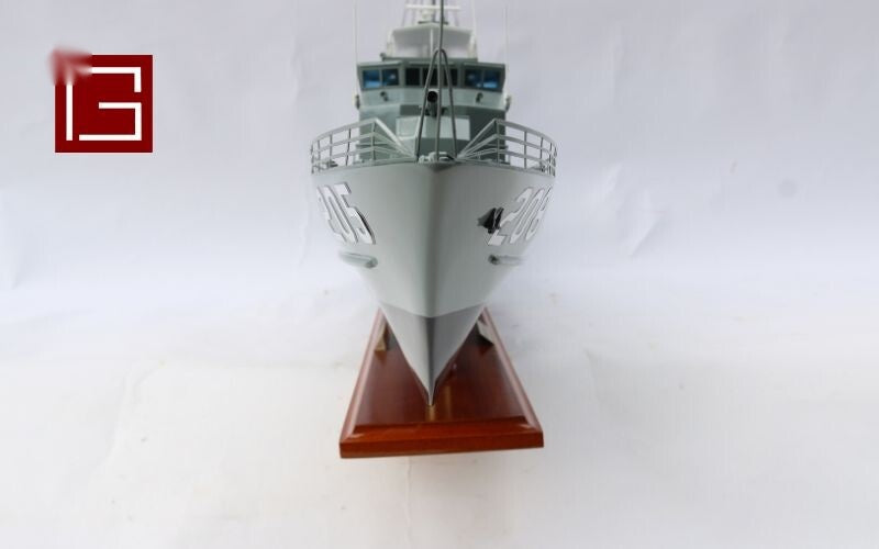 Model Warship HMAS Townsville 205 90 x 16 x H. 48 cm