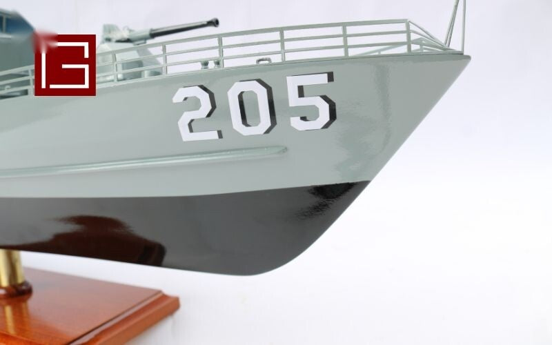 Model Warship HMAS Townsville 205 90 x 16 x H. 48 cm