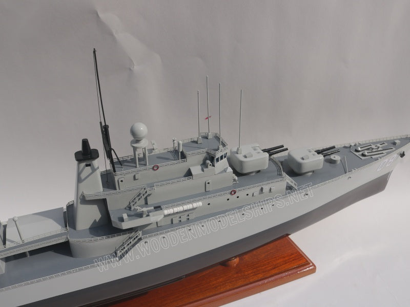Model Warship HMAS Vendetta (D08) 100 x 11 x H. 34 cm
