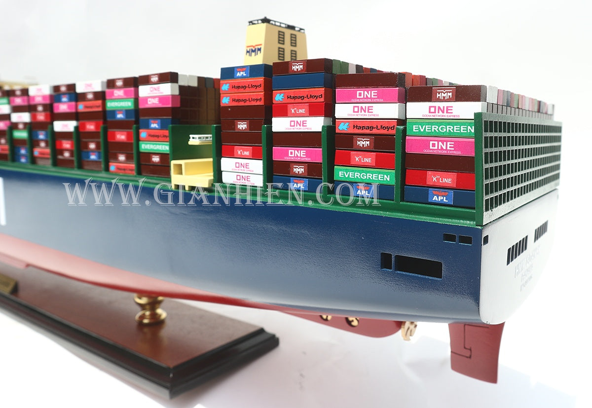 Model Cargo Ship HMM Gdansk 105 x 16 x H. 29 cm