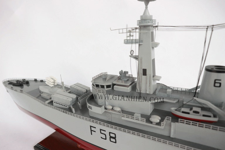 Modell-Kriegsschiff HMS Hermione F58 100 x 12 x H. 34 cm