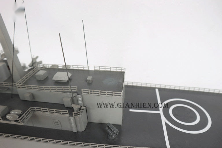 Modell-Kriegsschiff HMS Hermione F58 100 x 12 x H. 34 cm