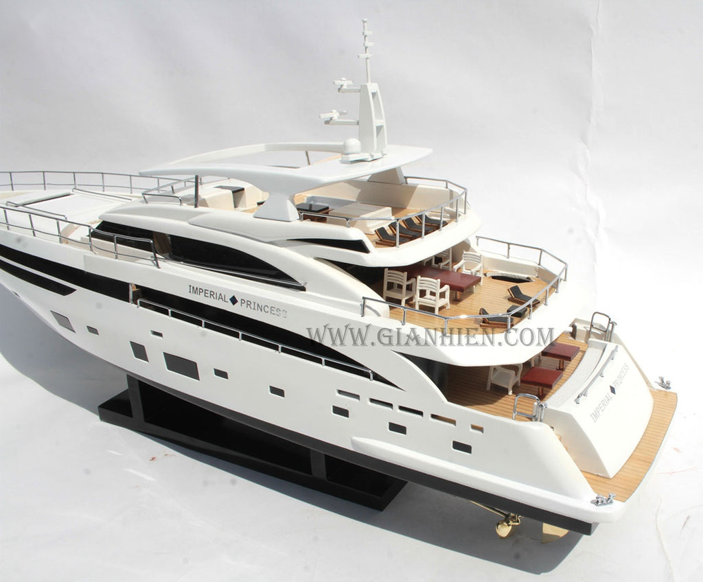 Modellyacht Imperial Princess 68 x 18 x H. 33 cm