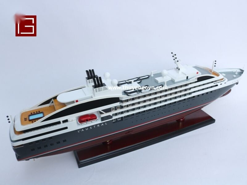 Model Ocean Liner L'austral 71 x 8.5 x H. 23 cm