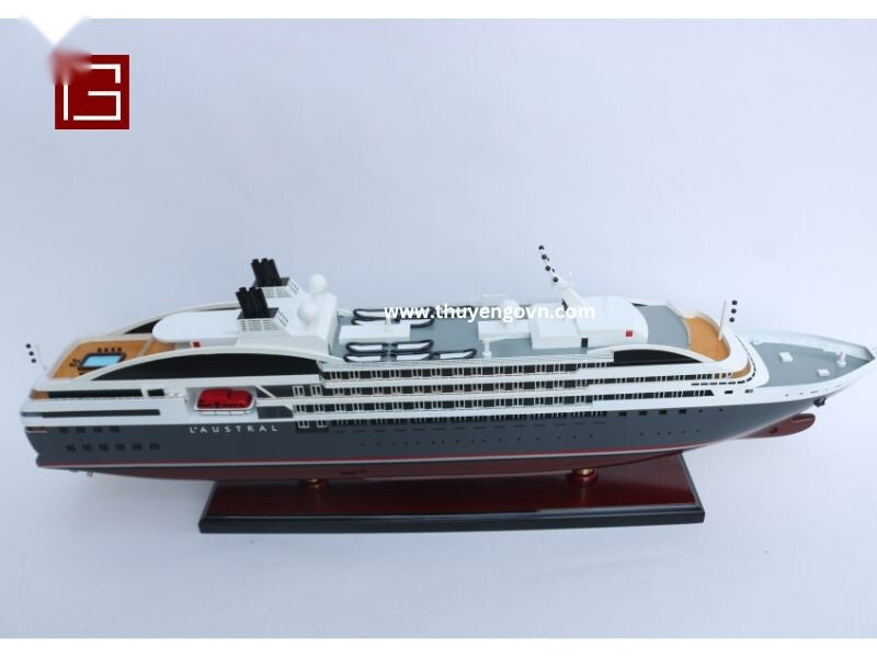 Model Ocean Liner LE Boreal 71 x 8.5 x H. 23 cm