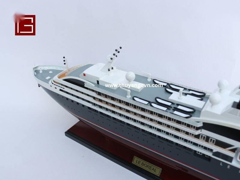 Model Ocean Liner LE Boreal 71 x 8.5 x H. 23 cm