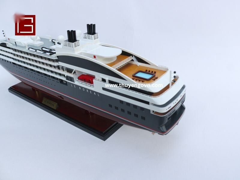 Model Ocean Liner LE Boreal 71 x 8.5 x H. 23 cm