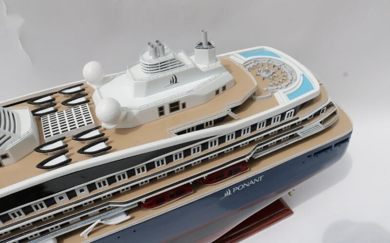 Model Ocean Liner LE Commandant Charcot 75 x 16 x H. 32 cm