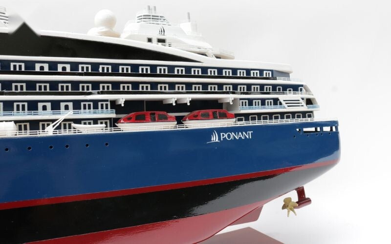 Model Ocean Liner LE Commandant Charcot 75 x 16 x H. 32 cm