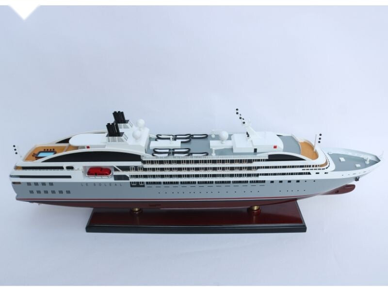Model Ocean Liner LE Soleal 71 x 8.5 x H. 23 cm