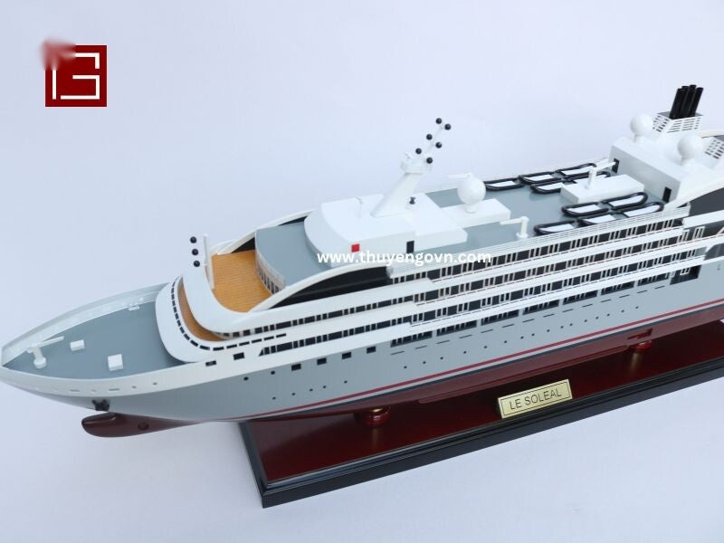 Model Ocean Liner LE Soleal 71 x 8.5 x H. 23 cm