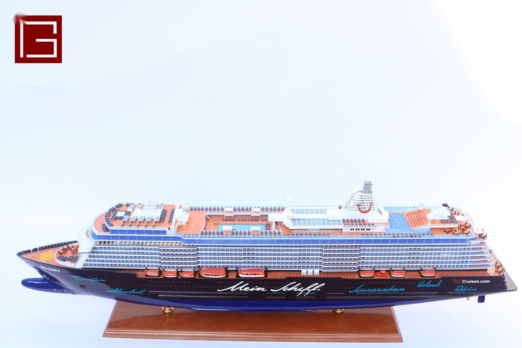Model Ocean Liner MEIN Schiff 5 100 x 15 x H. 31 cm