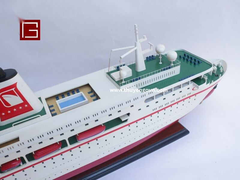 Model Ocean Liner MS Deutschland 87 x 12 x H. 32 cm