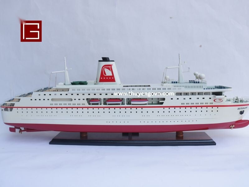 Model Ocean Liner MS Deutschland 87 x 12 x H. 32 cm