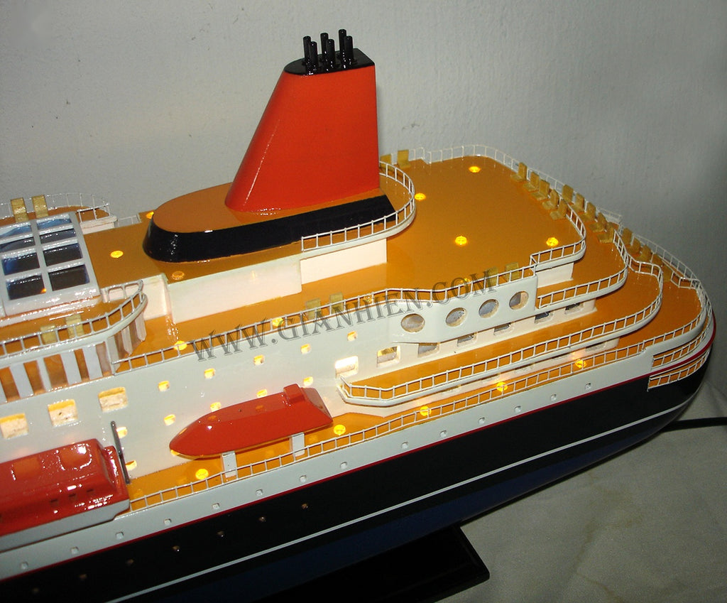 Model Ocean Liner Nippon MARU with Lights 80 x 13 x H. 31 cm