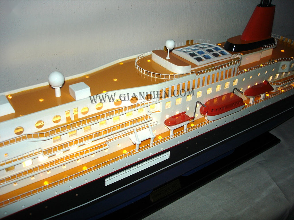 Model Ocean Liner Nippon MARU with Lights 80 x 13 x H. 31 cm