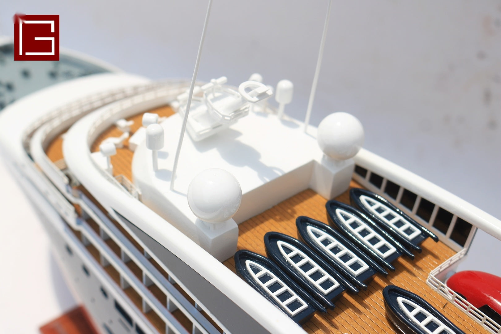 Modell-Ozeanliner Ponant Explorer 70 x 10 x H. 26 cm