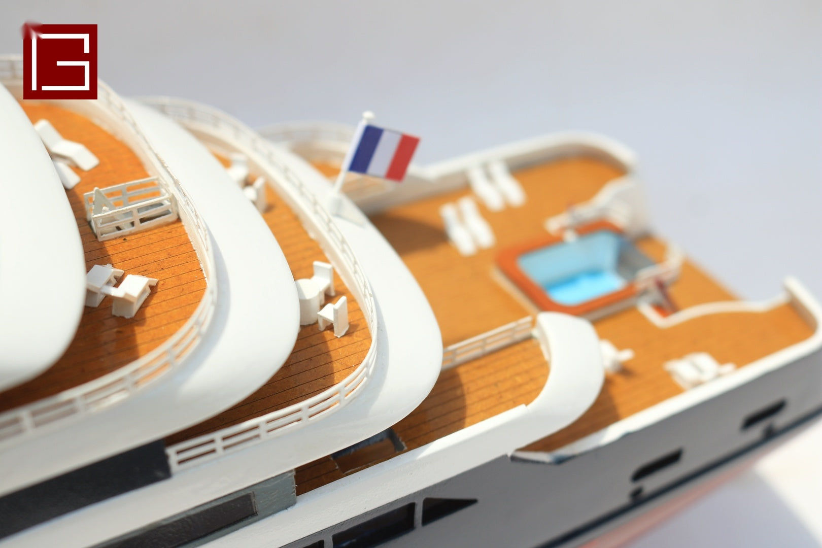 Modell-Ozeanliner Ponant Explorer 70 x 10 x H. 26 cm