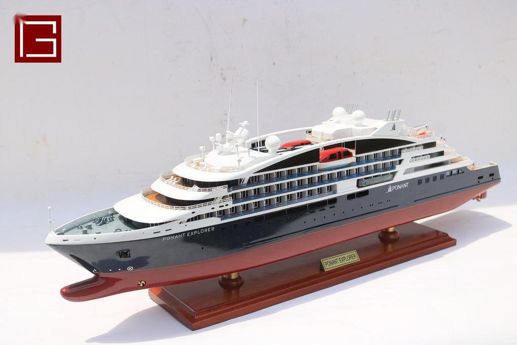 Model Ocean Liner Ponant Explorer 70 x 10 x H. 26 cm