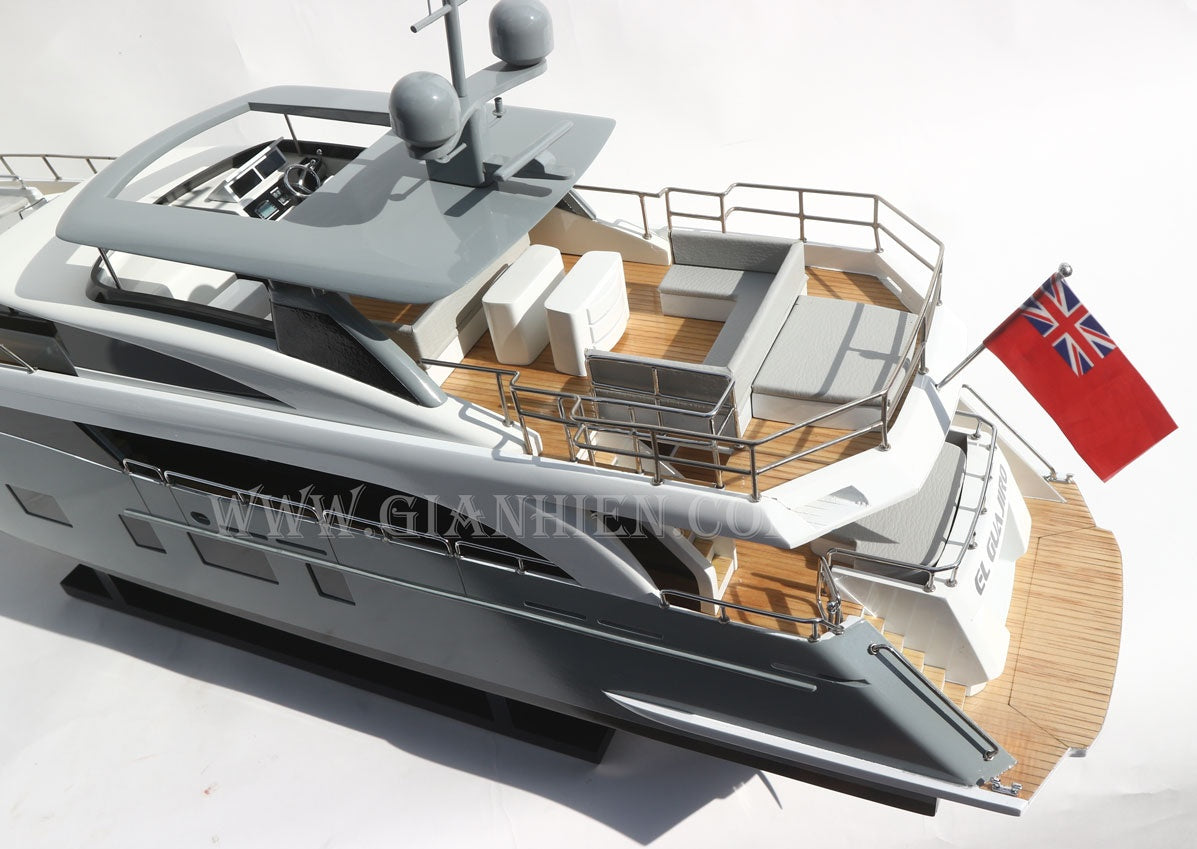Modellyacht PRINCESS 35M - Gray/Black 94 x 20 x H. 45 cm