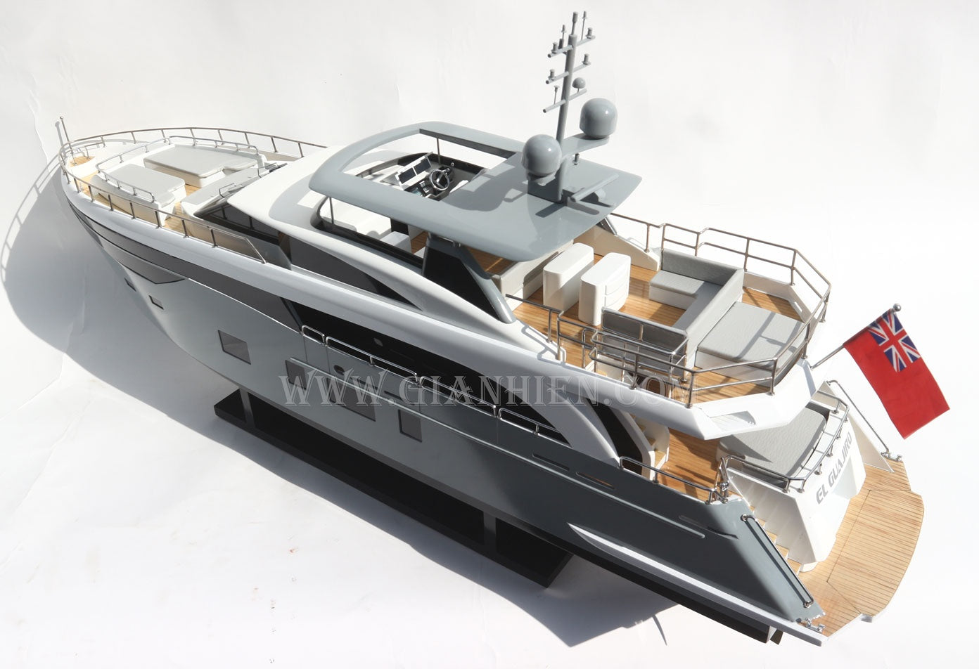 Modellyacht PRINCESS 35M - Gray/Black 94 x 20 x H. 45 cm