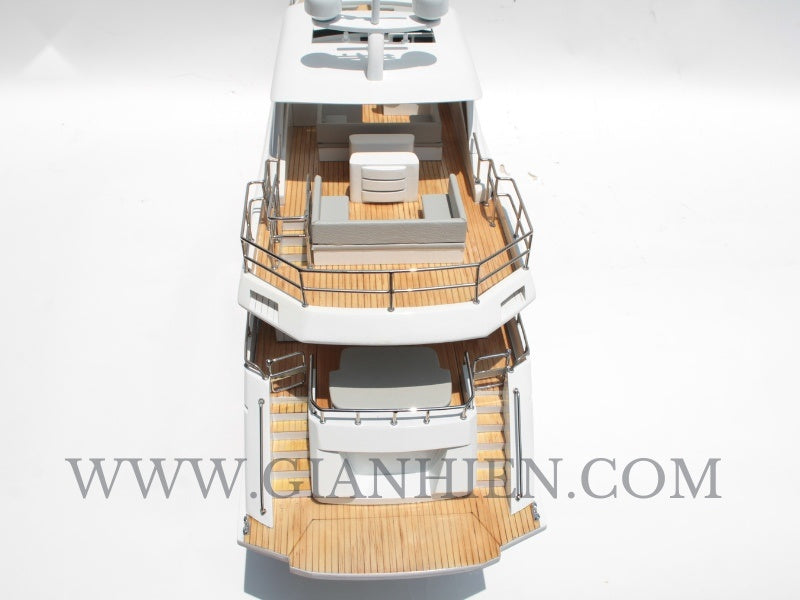 Modellyacht PRINCESS 35M - White/Black 94 x 20 x H. 45 cm