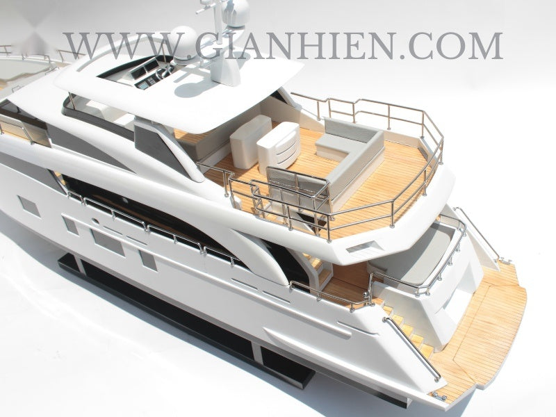 Modellyacht PRINCESS 35M - White/Black 94 x 20 x H. 45 cm