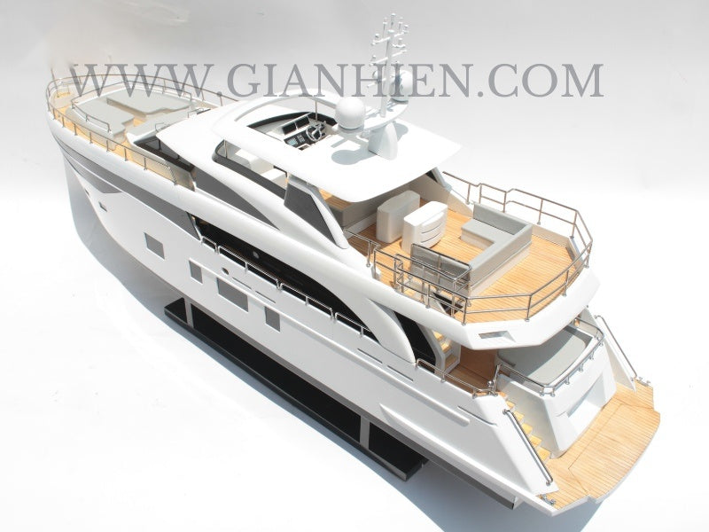 Modellyacht PRINCESS 35M - White/Black 94 x 20 x H. 45 cm