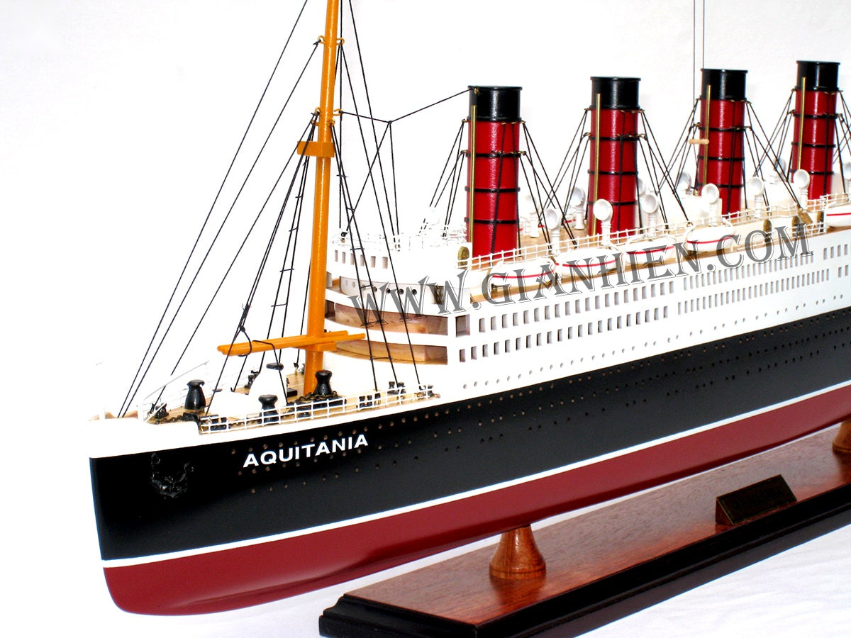 Modell-Ozeanliner RMS Aquitania 80 x 9 x H. 32 cm